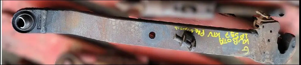 Pièce BRAS INFERIEUR DE RELEVAGE GAUCHE pour KUBOTA M7153