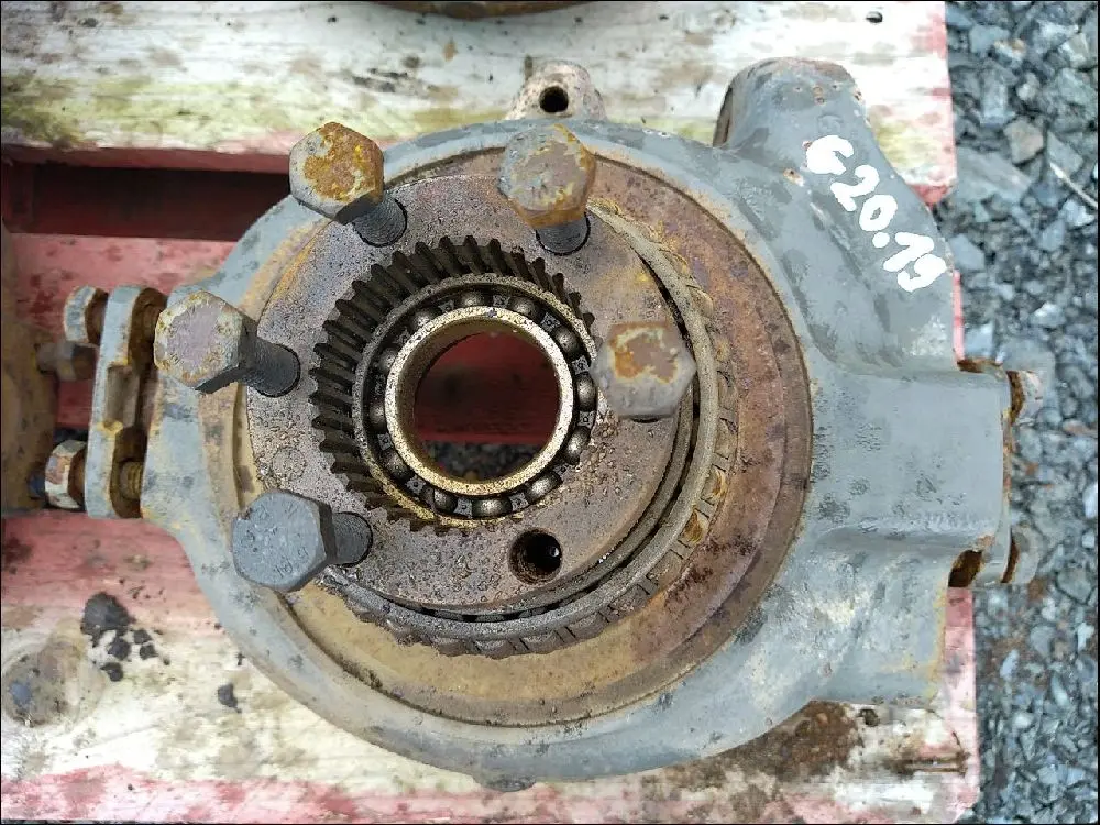 Pièce PIVOT (PORTE FUSEE)PONT AV 4RM DROIT pour CLAAS AXOS 340