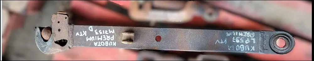 Pièce BRAS INFERIEUR DE RELEVAGE DROIT pour KUBOTA M7153