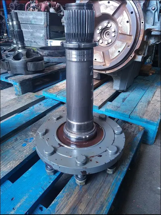 Pièce ARBRE DE ROUE PONT AR GAUCHE pour FENDT 716 FAVORIT