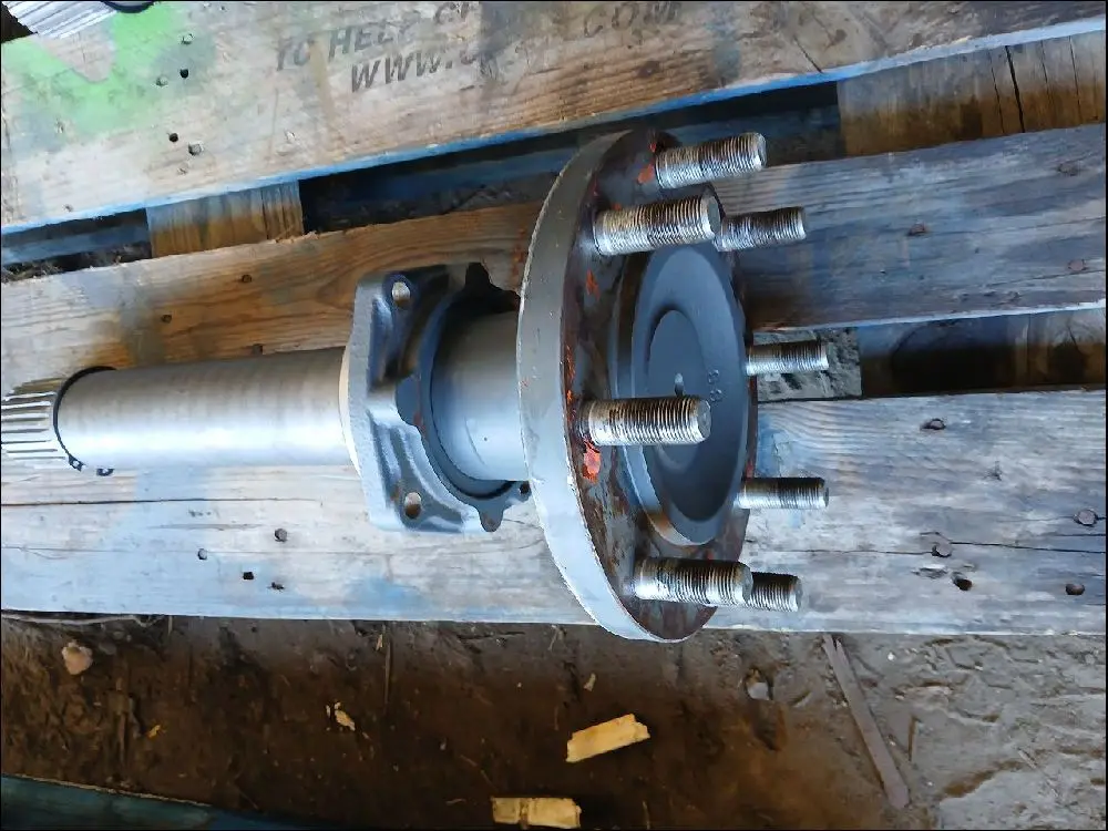 Pièce ARBRE DE ROUE PONT AR GAUCHE pour KUBOTA M135GXS