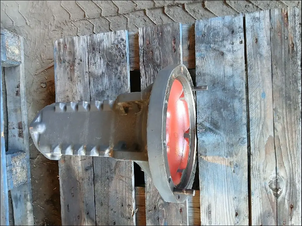 Pièce CARTER DE TROMPETTE NU PONT AR GAUCHE pour KUBOTA M135GXS