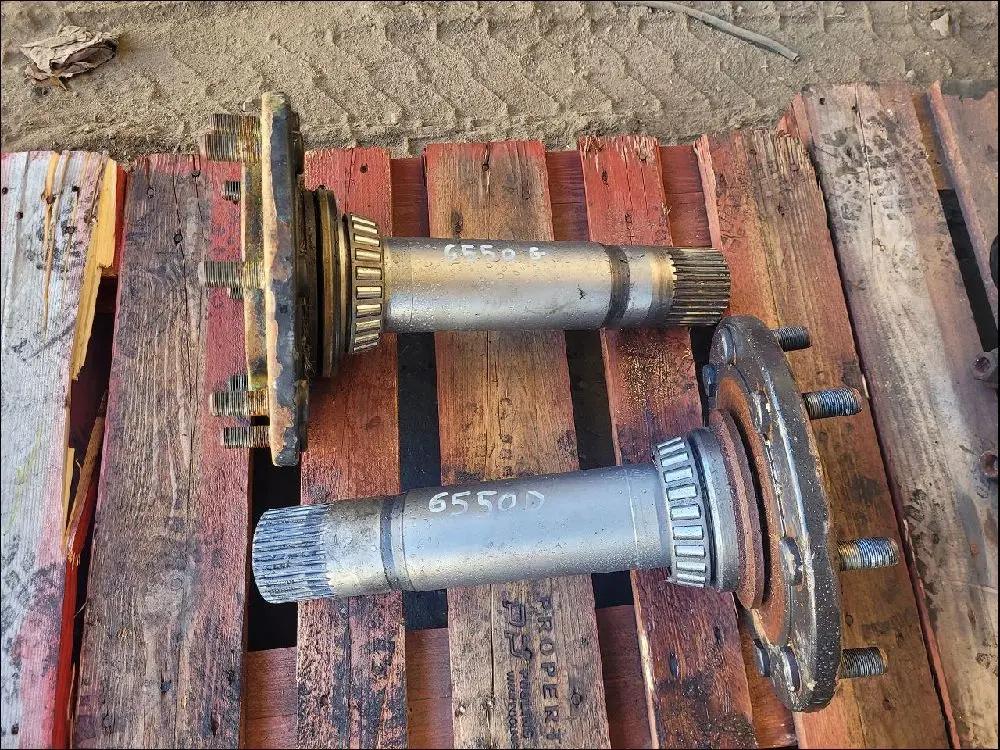 Pièce ARBRE DE ROUE PONT AR GAUCHE pour VALTRA 6550