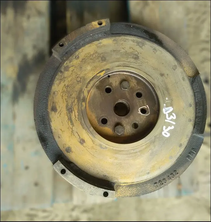 Pièce VOLANT MOTEUR pour JOHN DEERE 3130
