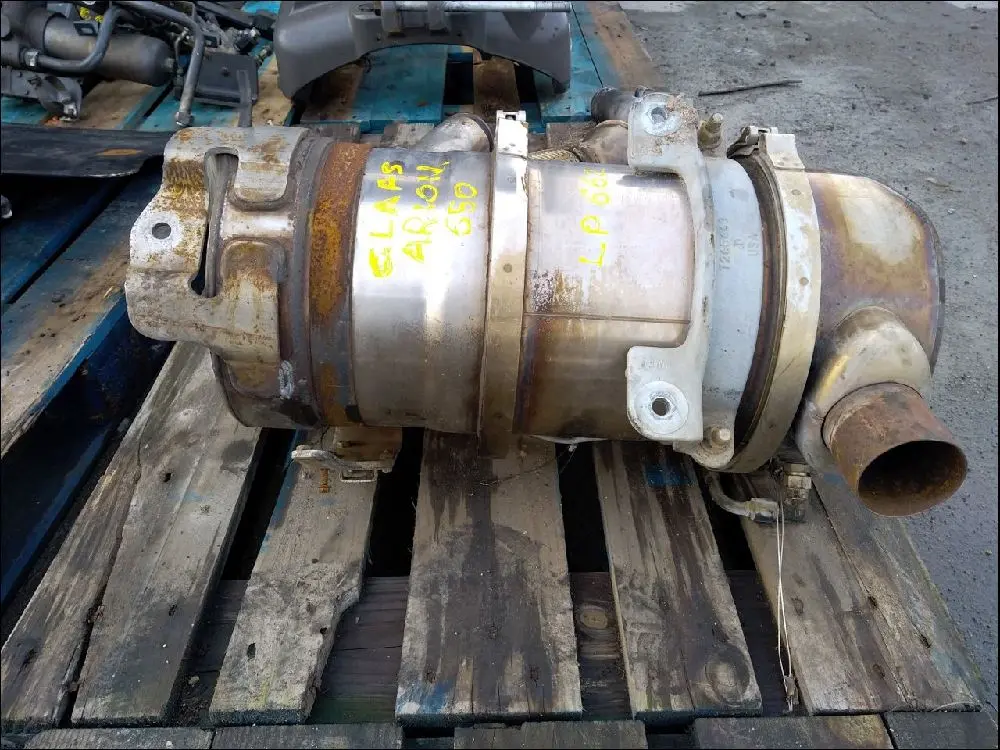 Pièce CATALYSEUR ECHAPPEMENT pour CLAAS ARION 650 C MATIC